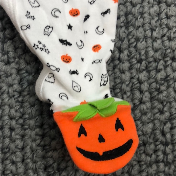 Carters Halloween and thanksgiving onesies - Picture 6 of 8
